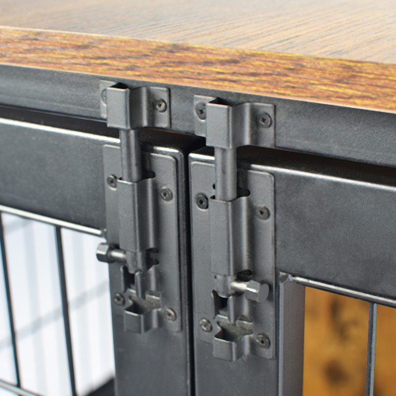 Tekerlekler ile ahşap mobilya tarzı köpek kafesi Tekerlekler ile ahşap mobilya tarzı köpek kafesi