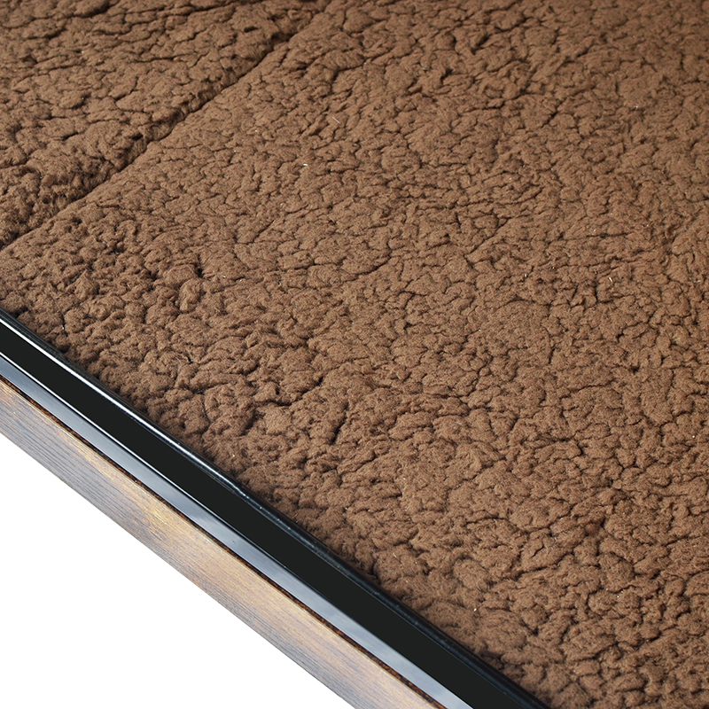 Yastık ve tekerleklerle kapalı ahşap mobilya tarzı köpek kafesi Yastık ve tekerleklerle kapalı ahşap mobilya tarzı köpek kafesi